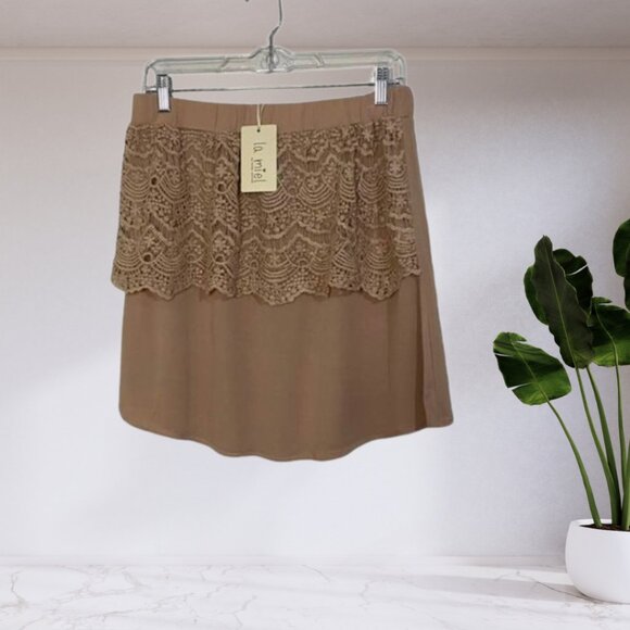 La Miel Boho Mini Skirt with Crochet Lace Overlay NWT Size Medium - Picture 1 of 11
